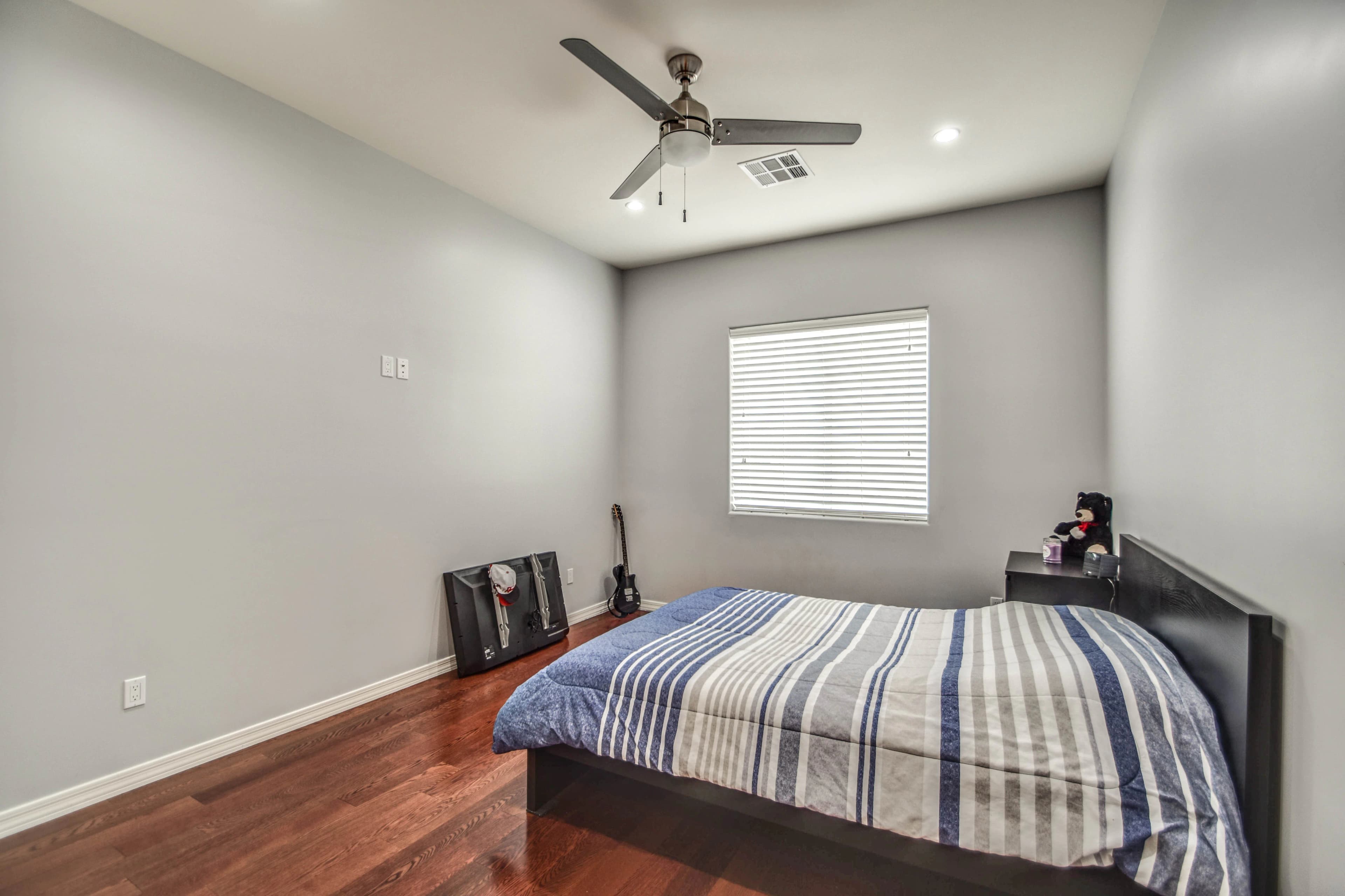 BED 4, 1.jpg